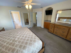 4 bedrooms, iron/ironing board, WiFi, bed sheets - The Haines Villa (Haines City)