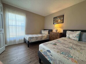 4 bedrooms, iron/ironing board, WiFi, bed sheets