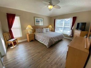 4 bedrooms, iron/ironing board, WiFi, bed sheets - Private Pool Villa, Many updates! Southern Dunes (Haines City)