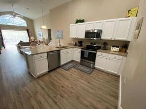 Frigorifero, microonde, forno, lavastoviglie