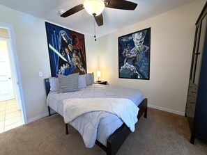 4 Schlafzimmer, Schreibtisch, Bügeleisen/Bügelbrett, Reisekinderbett