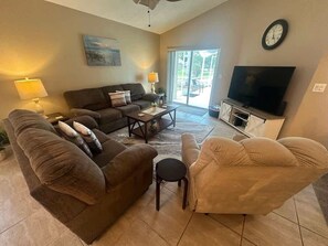 Televisión y oficina 