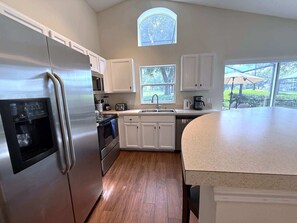 Fridge, microwave, oven, stovetop - Peace of Mind in Paradise with a Golf Course View (Haines City)