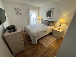 4 chambres, fer et planche à repasser, Wi-Fi, literie fournie