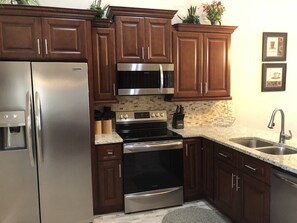 Fridge, microwave, oven, dishwasher - Golf Course Views, Southern Dunes Villa (Haines City)