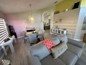 テレビ、書斎 / ワークスペース