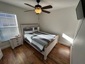 4 室のベッドルーム、アイロン / アイロン台、WiFi、ベッドシーツ