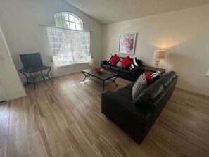 Televisión y oficina 