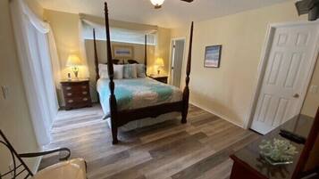 4 bedrooms, iron/ironing board, WiFi, bed sheets