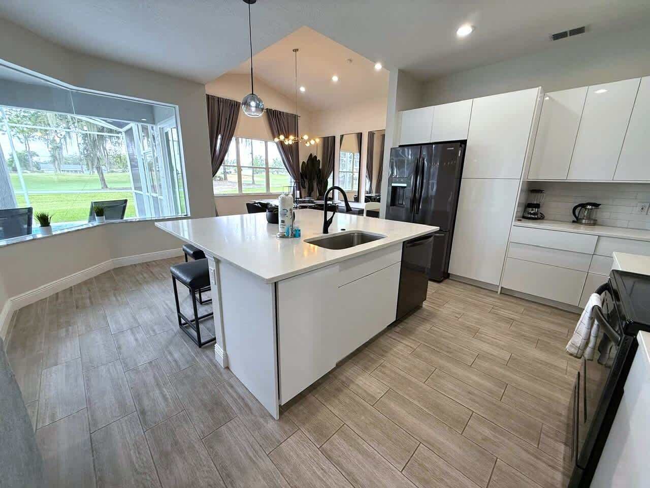 Mikrowelle, Geschirrspüler, Kochgeschirr/Geschirr/Besteck