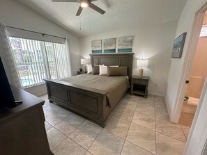 3 室のベッドルーム、アイロン / アイロン台、WiFi、ベッドシーツ