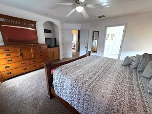 4 chambres, fer et planche à repasser, Wi-Fi, literie fournie