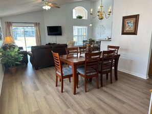 TV, offices - Southern Dunes Villa - Private Pool - Many Updates (Haines City)