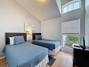 3 chambres, fer et planche à repasser, Wi-Fi, draps fournis