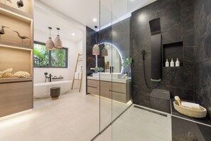 Doccia, asciugacapelli, bidet, asciugamani