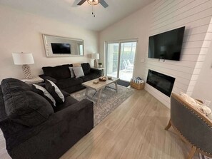 Televisión, chimenea, oficina