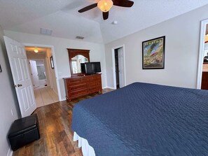 4 soverom, strykejern/-brett, wi-fi og sengetøy