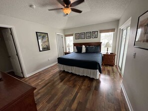 4 soverom, strykejern/-brett, wi-fi og sengetøy