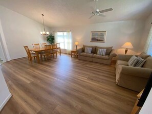 TV, offices - Golf Course Views, South Facing Pool Villa (Haines City)