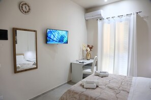 Comfort Double Room, Courtyard View | Desk, free WiFi - B&B La Nuit  (Agrigento)