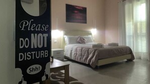Comfort vierpersoonskamer | Een bureau, gratis wifi
