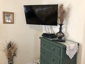 Interior - Southern Dunes Holiday Home, Private Pool Area (Haines City)