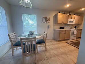 Dining - Golden Fairway Retreat (Haines City)