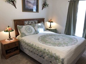 6 bedrooms, iron/ironing board, WiFi, bed sheets