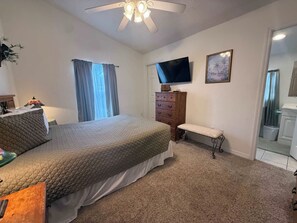 Room - Golden Fairway Retreat (Haines City)