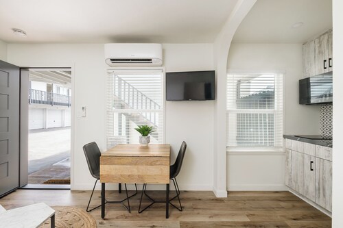 First Floor King Suite (101)