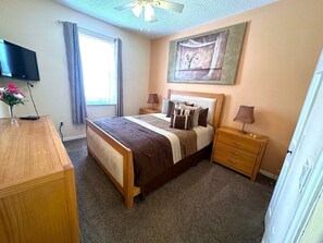 4 bedrooms, iron/ironing board, WiFi, bed sheets