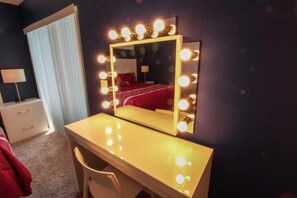 4 habitaciones, tabla de planchar con plancha, wifi y ropa de cama 