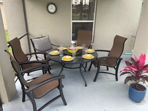 Outdoor dining - Sunshine Family Retreat (Haines City)