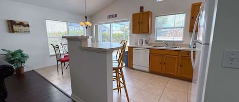 Réfrigérateur, micro-ondes, four, lave-vaisselle