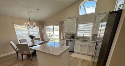 Completely Updated Villa, Private Pool, Beautiful!