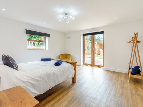 5 bedroom accommodation in Belper