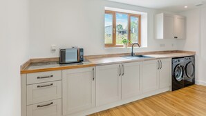 Dishwasher, highchair - 5 bedroom accommodation in Belper (Belper)