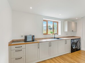 Dishwasher, highchair - 5 bedroom accommodation in Belper (Belper)