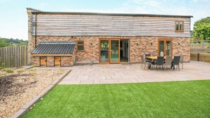 Outdoor dining - 5 bedroom accommodation in Belper (Belper)