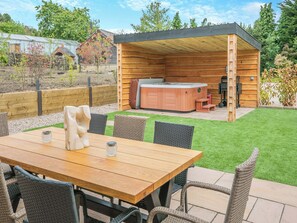Outdoor dining - 5 bedroom accommodation in Belper (Belper)