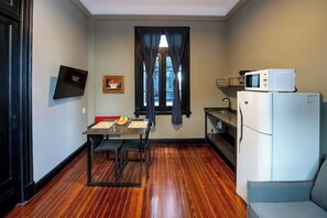 Fridge, microwave, cookware/dishes/utensils