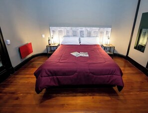 1 bedroom, desk, iron/ironing board, WiFi