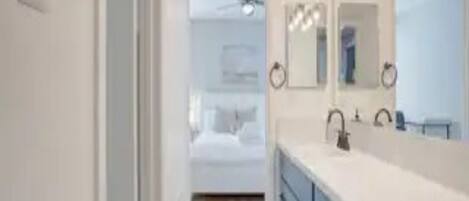 1 室のベッドルーム、WiFi、ベッドシーツ