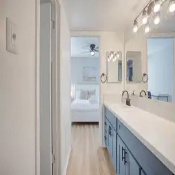 1 bedroom, WiFi, bed sheets - Chic Apartment in Memorial 3 mins from Washington Ave! (Houston)