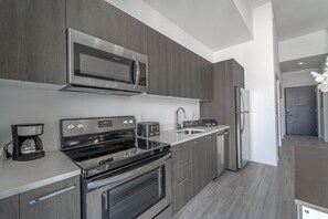 Micro-ondes, four, plaque de cuisson, lave-vaisselle