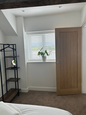 House, Private Bathroom, Bay View | Iron/ironing board, free WiFi - Bay View House (Bangor)