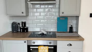 House, Private Bathroom, Bay View | Shared kitchen