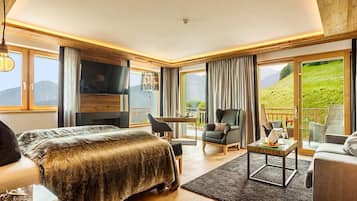 Deluxe-Suite, Balkon, Bergblick | 1 Schlafzimmer, Allergikerbettwaren, Zimmersafe, schallisolierte Zimmer