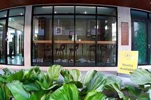 المنشأة من الخارج