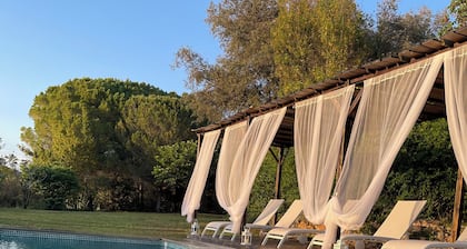 Masia Cal Mingo, paraíso perdido entre viñas y el mar, Barcelona España.